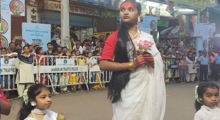 ঝাড়গ্রাম শহরে দুর্গাপুজোর কার্নিভাল শুরু
