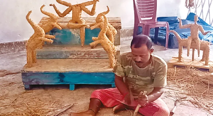 কোচবিহারের মদনমোহন মন্দিরে চার হাতির মাঝে মহালক্ষ্মী অধিষ্ঠিতা, জোরকদমে চলছে পুজোর প্রস্তুতি