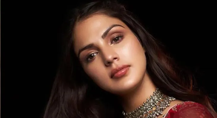 সুশান্ত মৃত্যু মামলা: পাসপোর্ট পেলেন রিয়া