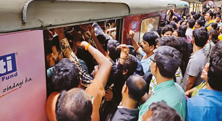 দক্ষিণেশ্বর, হাওড়া জোড়া রুটে আজ বেশি রাতে কার্নিভাল স্পেশাল মেট্রো