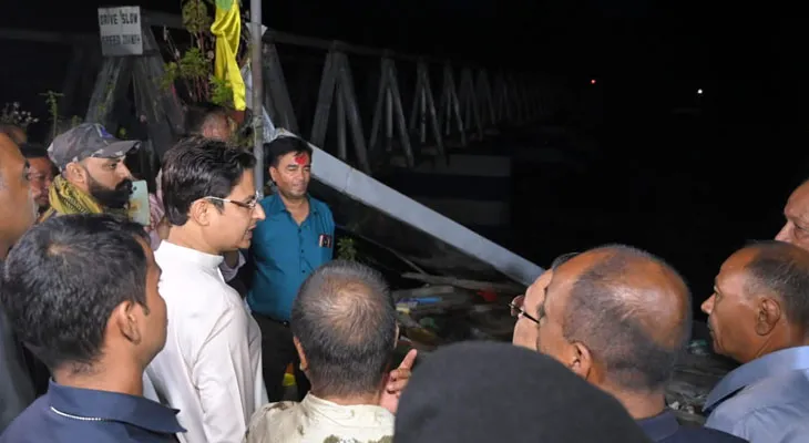 আজ বিজেপি বিধায়কদের সঙ্গে মিরিকের অন্তর্গত দুধিয়া অঞ্চল পরিদর্শন করলেন দার্জিলিংয়ের সাংসদ রাজু বিস্তা