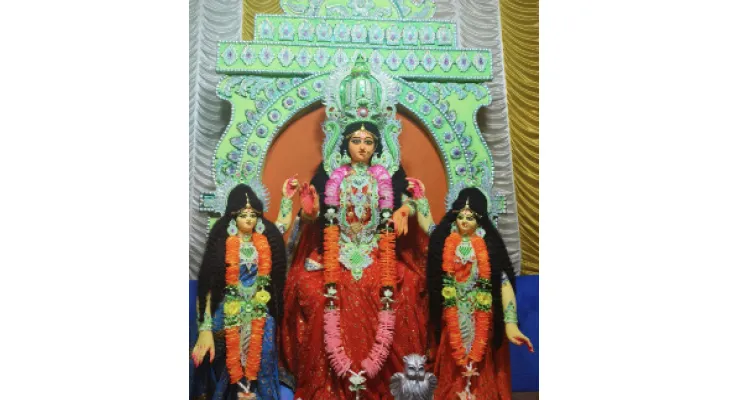 ১ হাজার মানুষকে প্রসাদ সাহাবাড়ির লক্ষ্মীপুজোয়