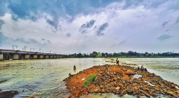 সাঁইথিয়ায় পুজোর আগেই সংস্কার হয়েছিল, জলের তোড়ে ভাঙল ময়ূরাক্ষীর কজওয়ে