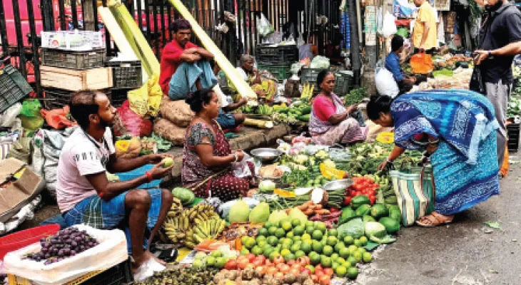 অগ্নিমূল্য বাজারদরেই আজ লক্ষ্মী আরাধনা