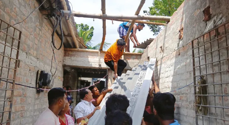 সন্দেশখালিতে ঘূর্ণিঝড়ে ক্ষতিগ্রস্ত ১০০ বাড়ি, ছাউনির ব্যবস্থা করলেন বিধায়ক