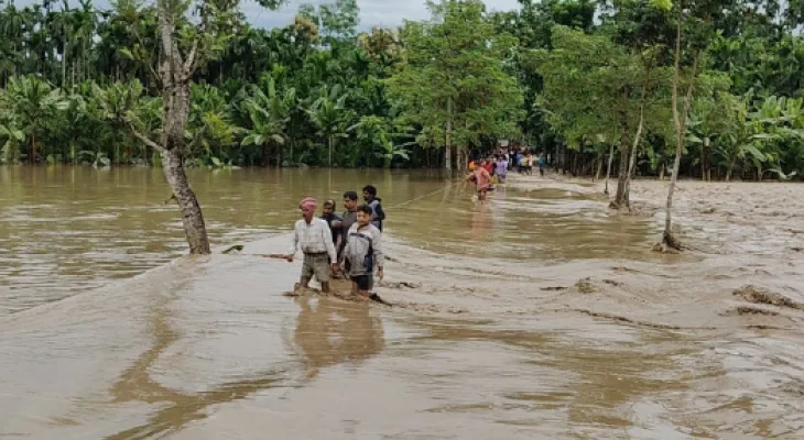 ভুটানের জলে প্লাবিত বিস্তীর্ণ এলাকা ১৫৩ পর্যটক উদ্ধার, চিন্তা বাড়াচ্ছে রায়ডাক-সংকোশ