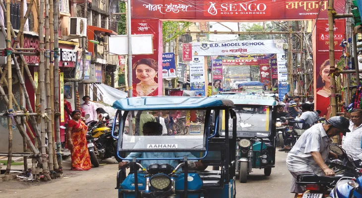 সিউড়ির রাস্তায় কোনও নিয়ম মানছে না টোটো