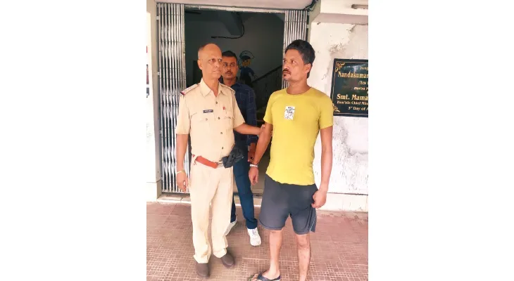 বাইক চুরিতে ধৃত স্বামী, শুনে সটান থানায় স্ত্রী, গয়না লুটেরও অভিযোগ
