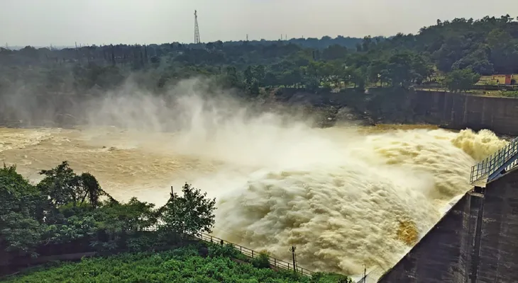 ফের গর্জে উঠলেন মমতা,আজ মাইথনে ডিভিসির বিরুদ্ধে ধর্না-অবস্থানে তৃণমূল, জল ছাড়া অব্যাহত, দক্ষিণবঙ্গের বিস্তীর্ণ অংশ প্লাবিত