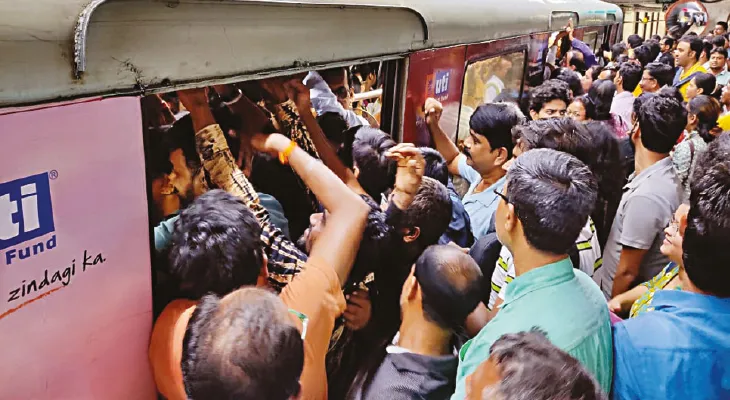 পুজোয় যাত্রী টানার নিরিখে সেরা কালীঘাট মেট্রো স্টেশন, চার লক্ষ যাত্রীর সফর