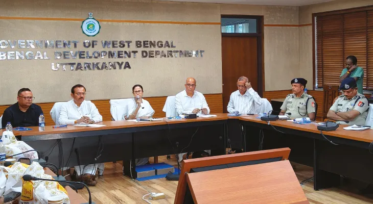 এক মাস ত্রাণ বিলির নির্দেশ মমতার, নিলেন ছাত্রীর পড়ার দায়িত্বও
