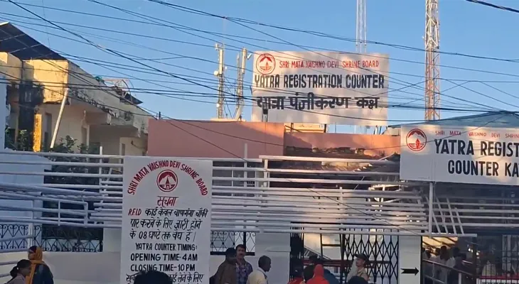খারাপ আবহাওয়ার জন্য তিনদিন বন্ধ ছিল মাতা বৈষ্ণো দেবীর যাত্রা, আজ, বুধবার থেকে ফের শুরু হল