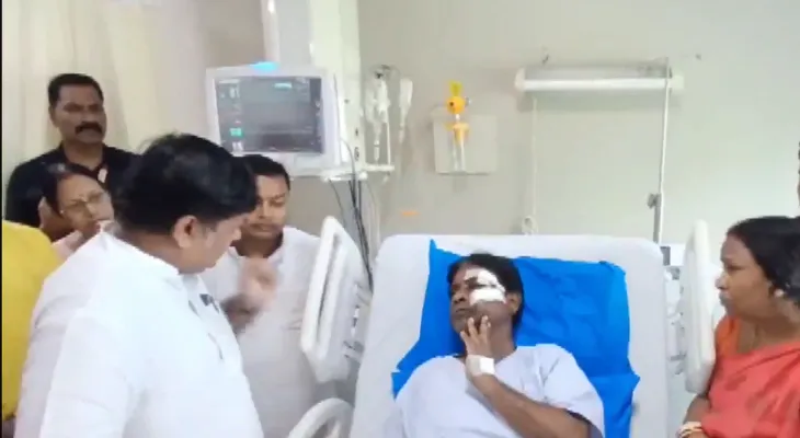 শিলিগুড়ির হাসপাতালে ভর্তি রয়েছেন বিজেপি সাংসদ খগেন মুর্মু, তাঁকে দেখতে গেলেন শিক্ষামন্ত্রকের রাষ্ট্রমন্ত্রী সুকান্ত মজুমদার