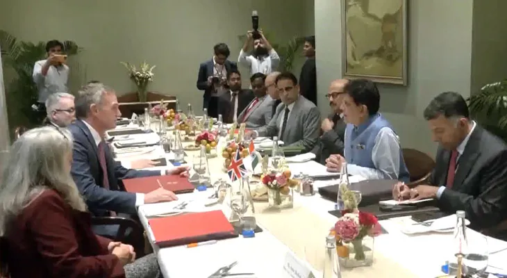 মুম্বইতে দ্বিপাক্ষিক বৈঠকে কেন্দ্রীয় মন্ত্রী পীযূষ গোয়েল