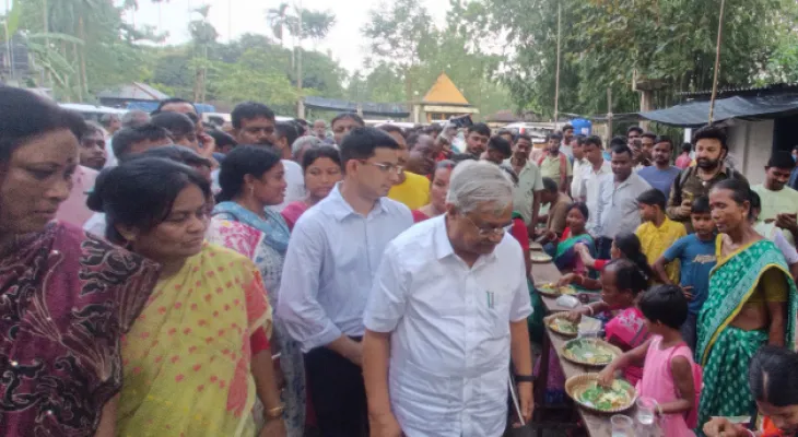 জরুরি সামগ্রী, পোশাকের চারশো ব্যাগ পাঠানো হল বিপর্যস্ত মিরিকে