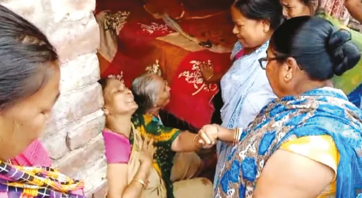 করাতে স্ত্রী, পুত্রের গলা কেটে আত্মঘাতী স্বামী