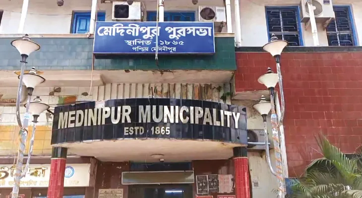 কোটি কোটি টাকার কর বকেয়া, ধার করে অস্থায়ী কর্মীদের বোনাস
