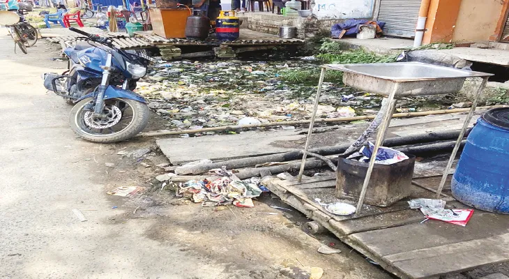 বুলবুলচণ্ডী হাসপাতাল থেকে নতুন বাসস্ট্যান্ড পর্যন্ত নিকাশি বেহাল, দ্রুত মেরামতের দাবি