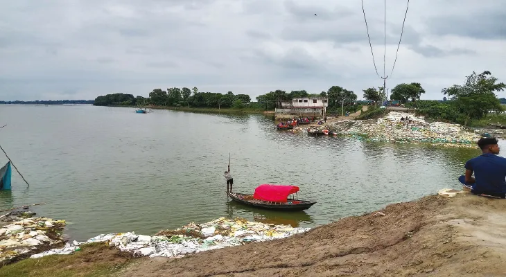 ভূতনির বন্যা পরিস্থিতি স্বাভাবিক হলেও যাতায়াতে খরচ হচ্ছে অতিরিক্ত টাকা