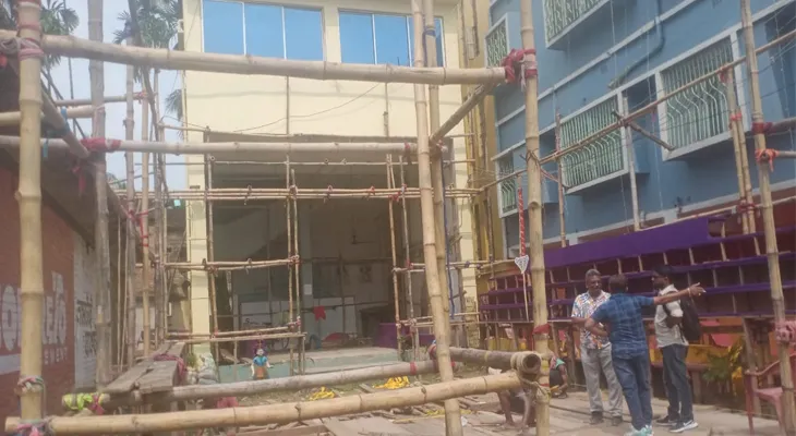 কালীপুজোয় রবীন্দ্রপল্লি  ইয়ং অ্যাসোসিয়েশনের থিম মহানায়ক উত্তমকুমার