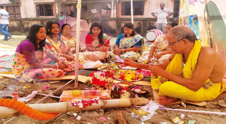 খুঁটিপুজোর মাধ্যমে আরামবাগের ত্রিধারা সম্মিলনির জগদ্ধাত্রী পুজোর ঢাকে কাঠি