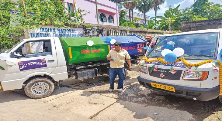 এলাকা জঞ্জালমুক্ত করতে উদ্যোগ, বালি পুরসভার হাতে এল চারটি এফওটি ভ্যান