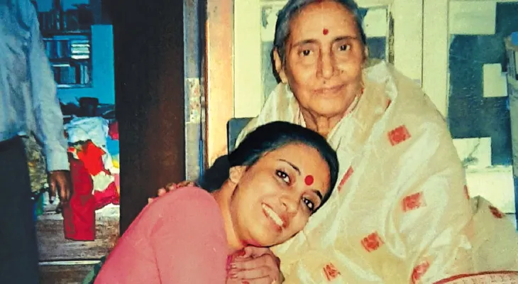 চলে যাওয়ার পরও  আশ্চর্যভাবে ফিরে আসেন মা