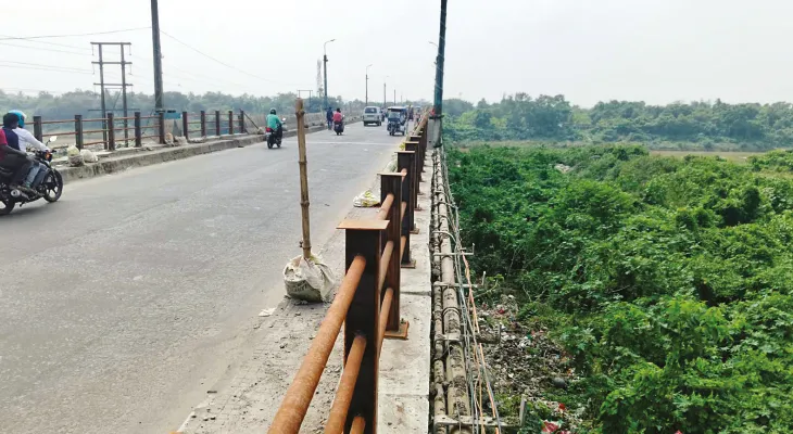 রামকৃষ্ণ সেতু বিপর্যয়ে ক্ষতি, ১৫ অক্টোবর থেকে বাস বন্ধের হুঁশিয়ারি