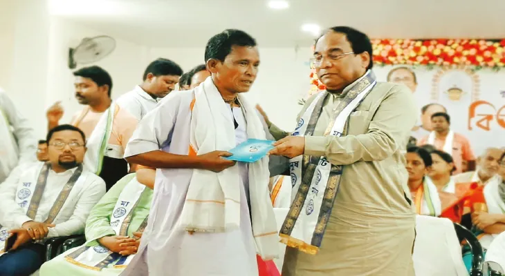 সব দ্বন্দ্ব ভুলে জেলা তৃণমূল নেতৃত্বকে একসঙ্গে লড়াইয়ের বার্তা জয়প্রকাশের