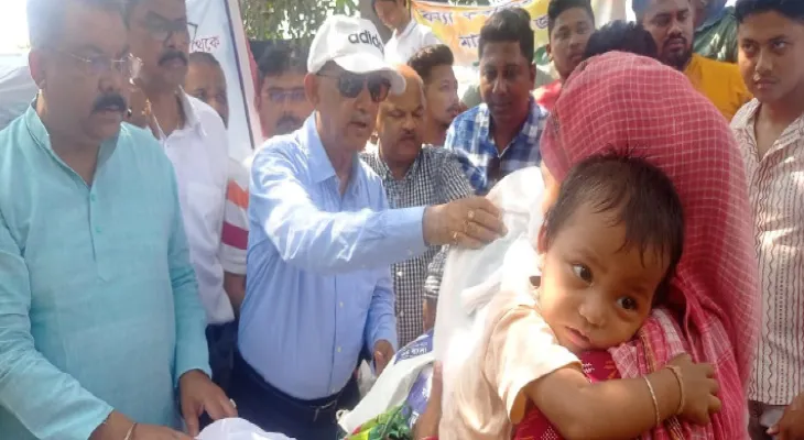 মুখ্যমন্ত্রীর পাঠানো ত্রাণসামগ্রী পেলেন পোড়াঝারের বাসিন্দারা