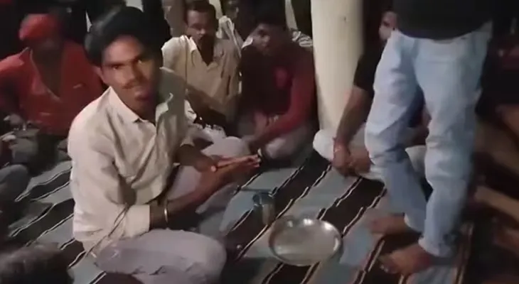 বিজেপি-শাসিত মধ্যপ্রদেশে ব্রাহ্মণের পা ধোয়া জল পানে বাধ্য করা হল ওবিসি যুবককে