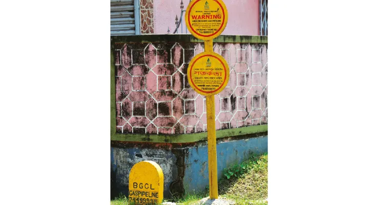 গ্যাস বুকিংয়ে আর চিন্তা নেই, পাড়ায় ফলক বসতেই চওড়া হাসি গৃহিণীদের