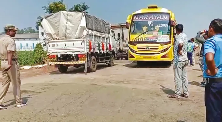 ২২ ঘণ্টা থমকে থাকার পর দীঘাগামী জাতীয় সড়কে ফের যান চলাচল শুরু