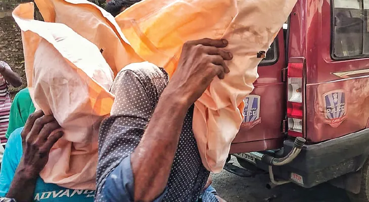ধর্ষিতার পরিবারকে ‘হাইজ্যাক’ বিজেপির, রাত্রিবাস বিতর্কিত পদ্মনেতার বাড়িতে