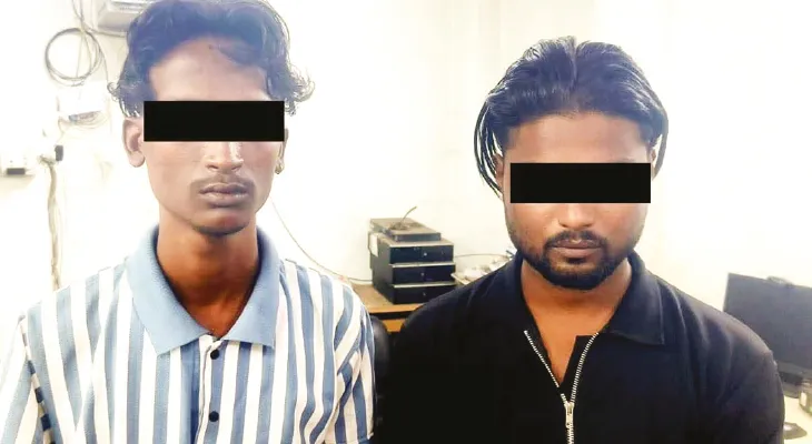 জোড়াবাগানে মোবাইল ছিনতাই, পিছু ধাওয়া করে দুই দুষ্কৃতীকে ধরল পুলিশ