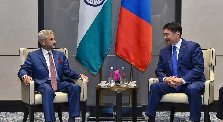 নয়াদিল্লি সফররত মঙ্গোলিয়ার প্রেসিডেন্ট খুরেলসুখ উখনার সঙ্গে সাক্ষাৎ করলেন ভারতীয় বিদেশমন্ত্রী এস জয়শঙ্কর