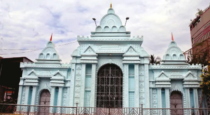 জিয়াগঞ্জে চালির খরচ জোগাড় না হওয়ায় শ্যামাকালী হলেন জটাকালী
