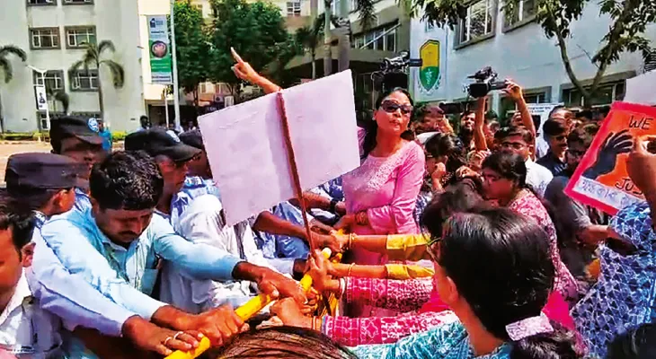 জেরায় ছিনতাইয়ের ঘটনা কবুল, ধর্ষণের কথা অস্বীকার ধৃতদের