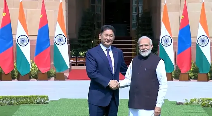 ভারত সফররত মঙ্গোলিয়ার প্রেসিডেন্ট খুরেলসুখ উখনার সঙ্গে মঙ্গলবার সাক্ষাৎ করলেন প্রধানমন্ত্রী নরেন্দ্র মোদি