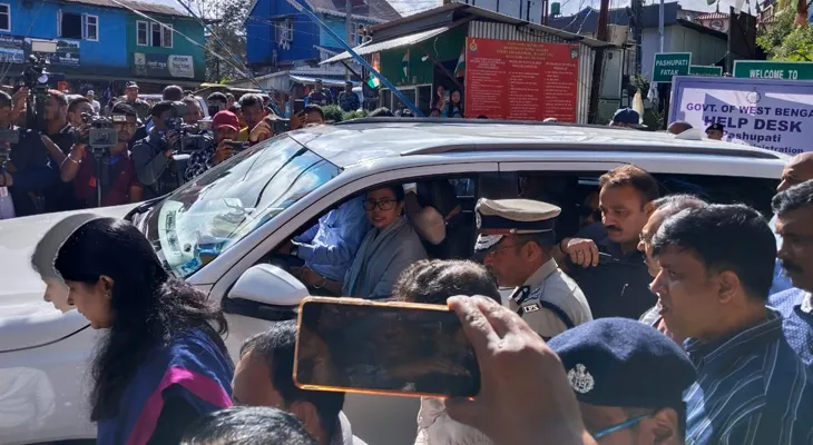 নেপালের পশুপতি ফটক পার করলেন মুখ্যমন্ত্রী মমতা বন্দ্যোপাধ্যায়,  দুর্যোগ বিধ্বস্ত মিরিক যাচ্ছেন তিনি
