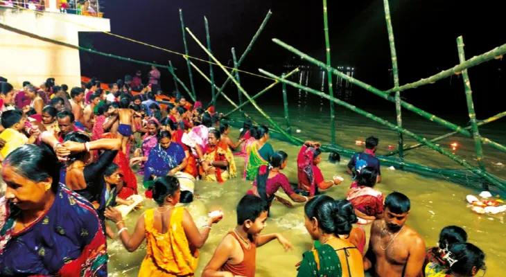 রাধাকুণ্ডের স্নান সারলেন ভিন রাজ্যের রেকর্ড সংখ্যক পুণ্যার্থী
