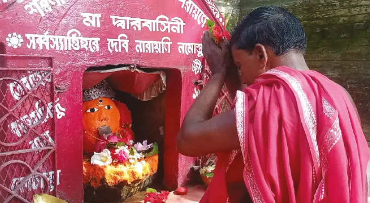 মদনেশ্বর শিবমন্দিরের উত্তর দ্বার রক্ষা করতেন দ্বারবাসিনী কালী