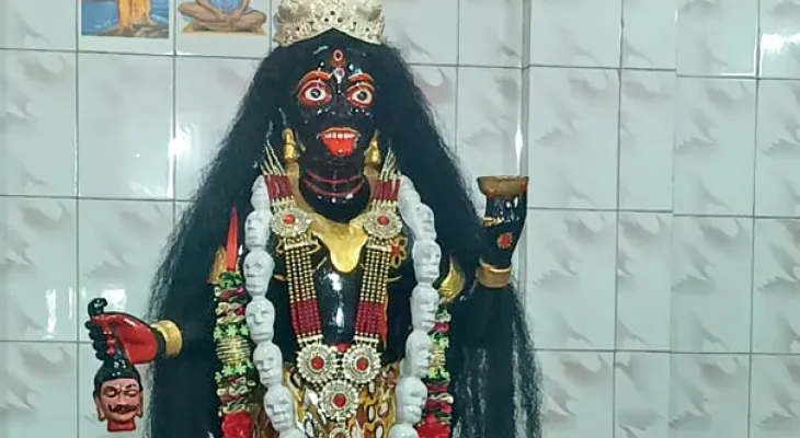 দেবী চৌধুরাণীর কালীমন্দিরে মায়ের হাতে সুরাপাত্র, ভোগে শোল-বোয়াল