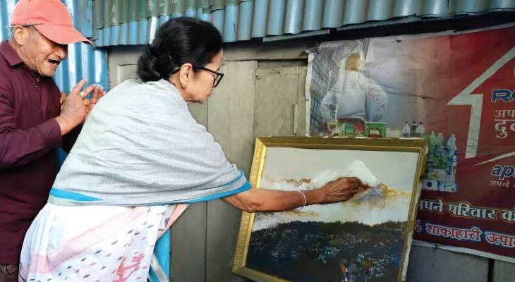 ভিন রাজ্যে বাঙালিদের উপর অত্যাচার নিয়ে  দার্জিলিংয়ের প্রশাসনিক বৈঠকে সরব মমতা