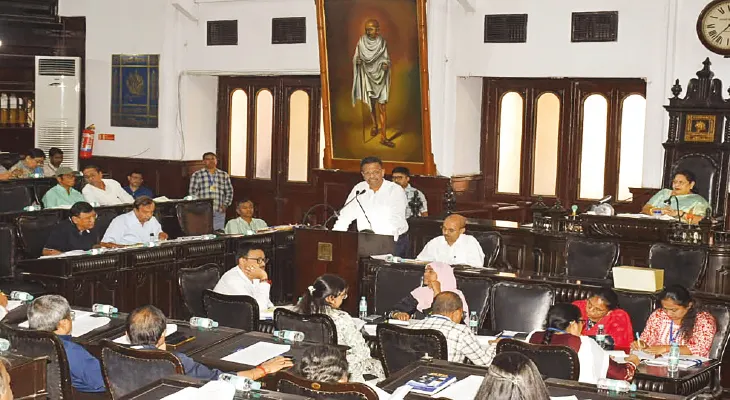 প্লাস্টিক বন্ধে পুলিশি নজরদারি প্রয়োজন, পুরসভার যথেষ্ট পরিকাঠামো নেই: মেয়র