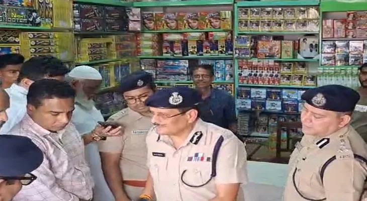 ধর্মতলায় বাজির বাজার পরিদর্শন করলেন কলকাতার সিপি মনোজ ভার্মা