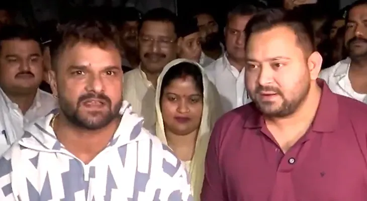 বিহার ভোট: আরজেডিতে নাম লেখালেন জনপ্রিয় ভোজপুরি গায়ক খেসারিলাল যাদব