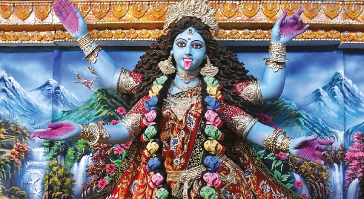 কৃষ্ণনগর: প্রতিমার কাজ শেষ করতে মৃৎশিল্পীদের ব্যস্ততা চরমে