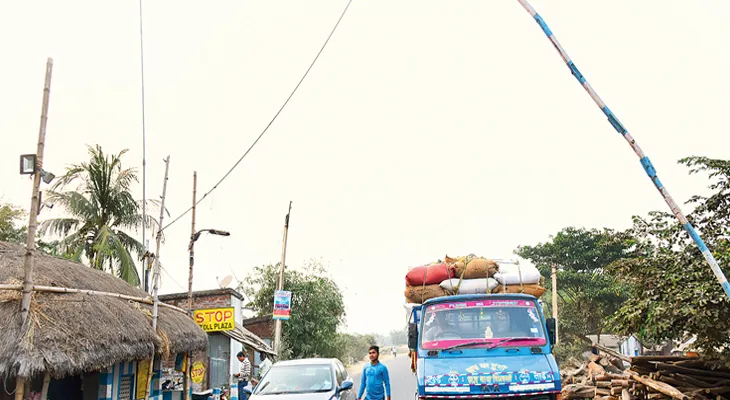 সাঁইথিয়ার বহু রাস্তায় বেআইনিভাবে টোল আদায়, ডিএমকে অভিযোগ