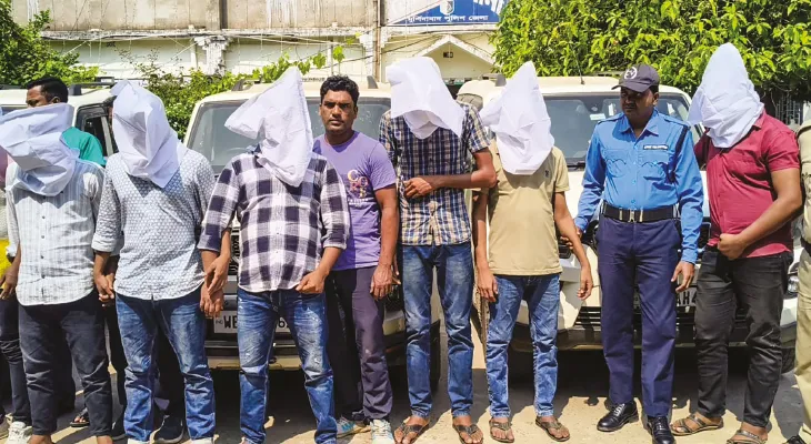 ডোমকলে পুলিশ পরিচয়ে যুবককে অপহরণের চেষ্টা, রুদ্ধশ্বাস অভিযানে ধৃত সিভিক সহ ৮ দুষ্কৃতী